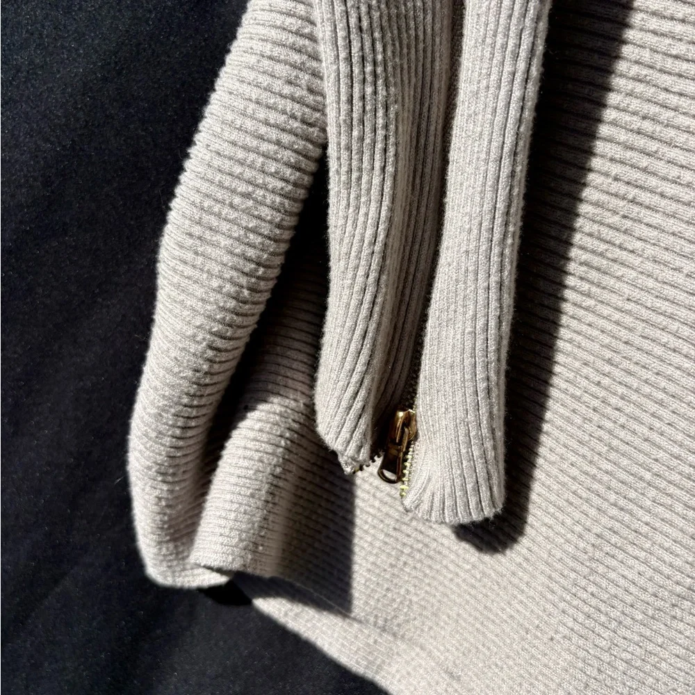 Carmen Marc Valvo Ribbed Knit Sweater - Light Gray - Picture 2 of 4